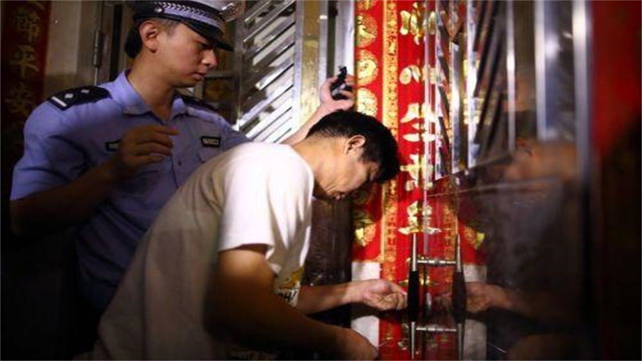 琼海请开锁师傅开了锁后，师傅